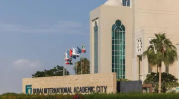 جامعات دولية تكشف من دبي عن برامجها والفرص الدراسية المتاحة.