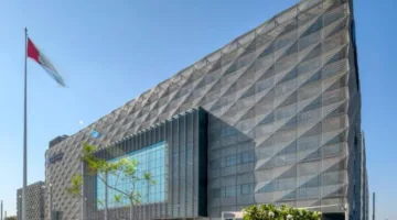 جامعة خليفة تُطلق مبادرة متقدمة لمعالجة المياه وتحليل المواد الطبية
