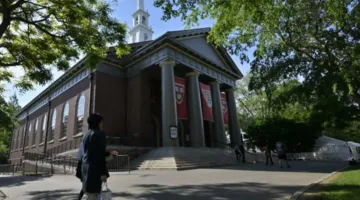 جامعة هارفارد تشارك في نزاع قانوني مع إدارة ترامب بسبب سحب التمويل