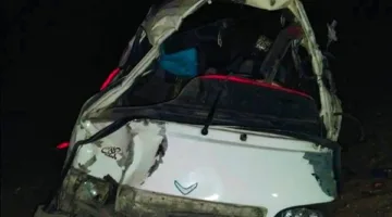 جثة و23 مصابًا.. إرسال 15 سيارة إسعاف لنقل ضحايا حادث انقلاب حافلة صغيرة في قنا