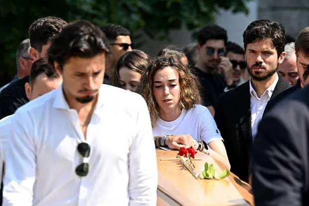 جماهير ليفربول تهاجم لويس دياز بسبب جوتا: «أنهوا عقده فوراً» جماهير ليفربول تهاجم لويس دياز بسبب جوتا: «أنهوا عقده فوراً»