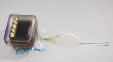 جهاز كهربائي لاستعادة الحركة بعد الإصابة بالشلل