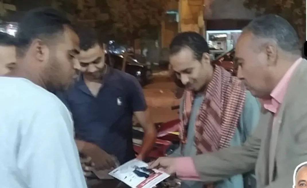 جولة المرشح أحمد يسن في منطقة السيل الشعبية بأسوان تحت عنوان “طرق أبواب”