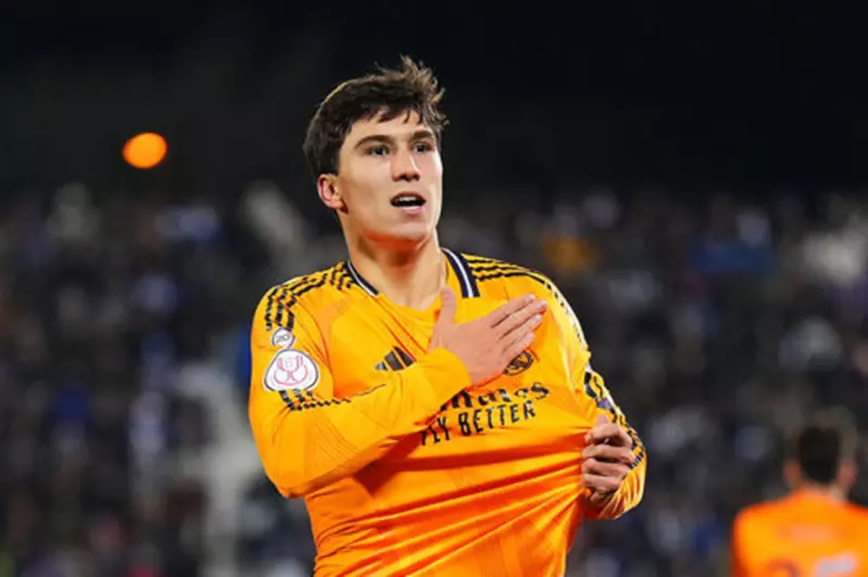 جونزالو جارسيا يرفض “عروض جذابة” من أجل الانضمام إلى ريال مدريد