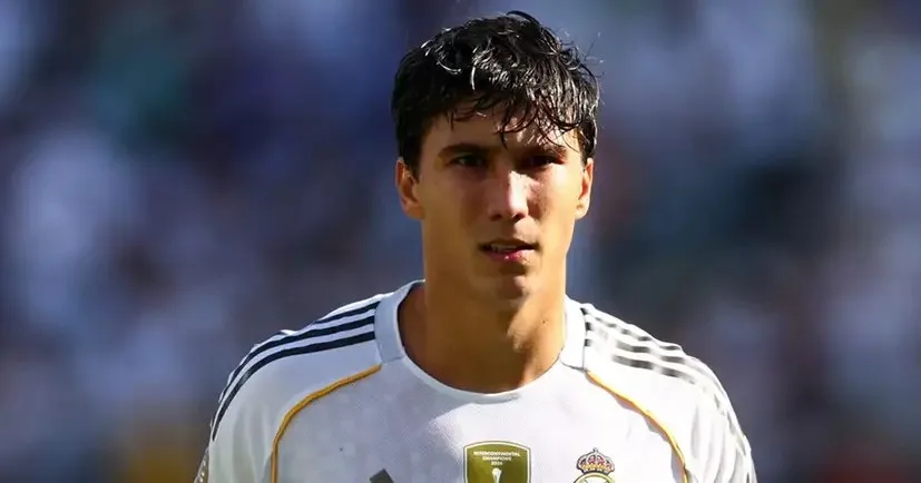 جونزالو غارسيا يتوج بجائزة الحذاء الذهبي في كأس العالم للأندية 2025 جونزالو غارسيا يتوج بجائزة الحذاء الذهبي في كأس العالم للأندية 2025