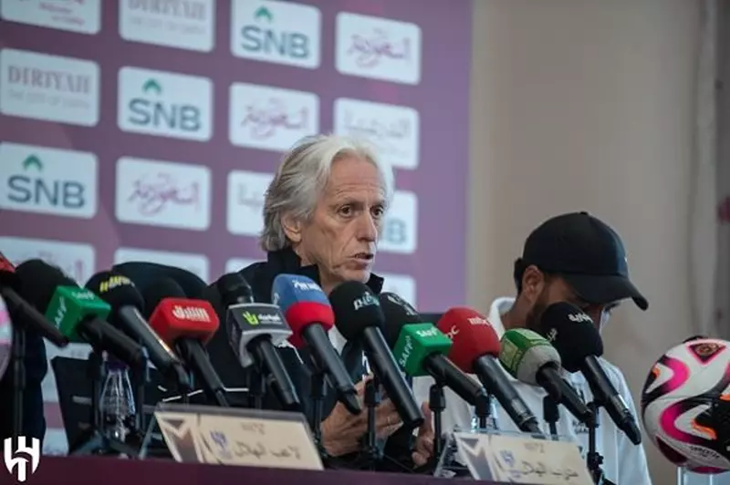 جيسوس يؤجل اتخاذ القرار بشأن اللاعبين الراحلين عن النصر