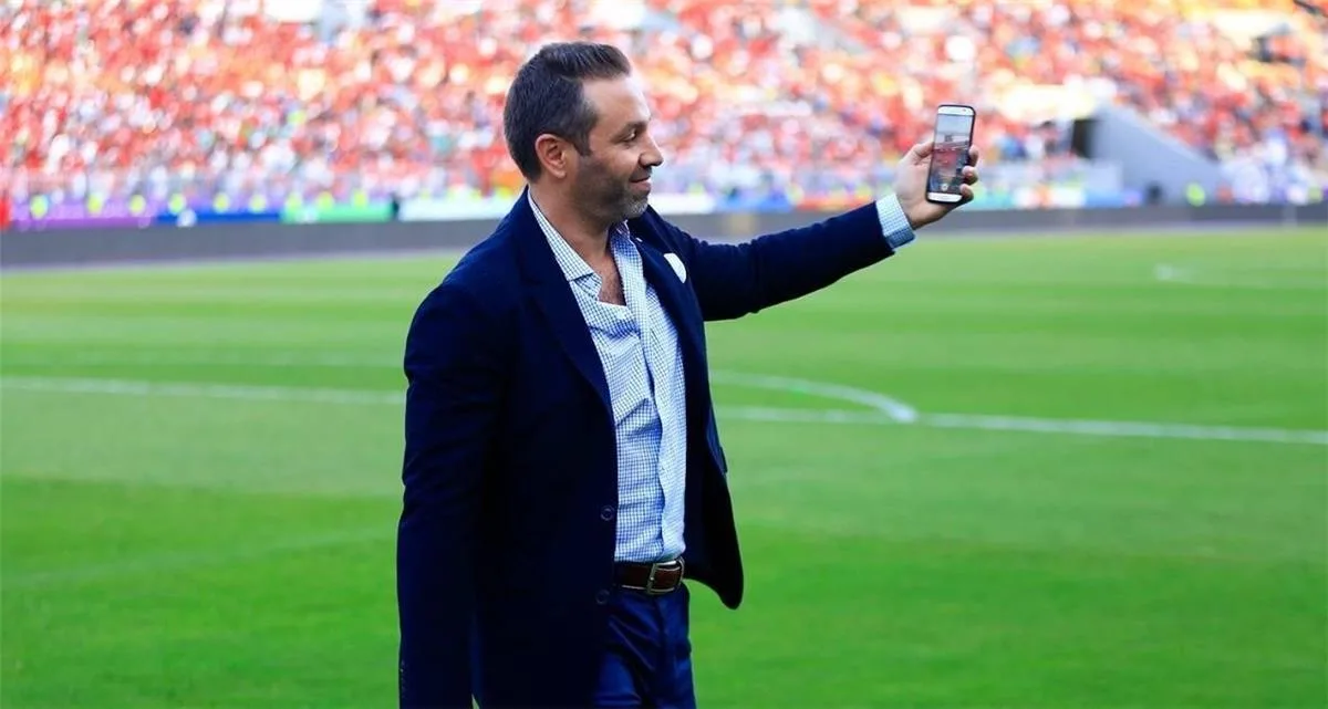 حازم إمام يُعلن مغادرة لجنة التخطيط في الزمالك وتفاصيل راتب المدرب الجديد فيريرا. حازم إمام يُعلن مغادرة لجنة التخطيط في الزمالك وتفاصيل راتب المدرب الجديد فيريرا.