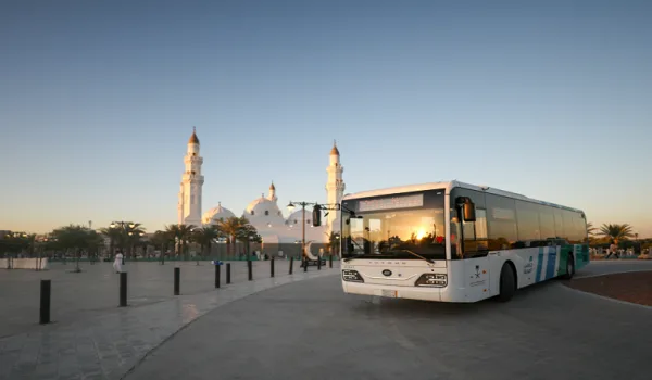 “حافلات المدينة” تُعيد تجهيز محطات النقل العام حسب الطرق الجديدة “حافلات المدينة” تُعيد تجهيز محطات النقل العام حسب الطرق الجديدة