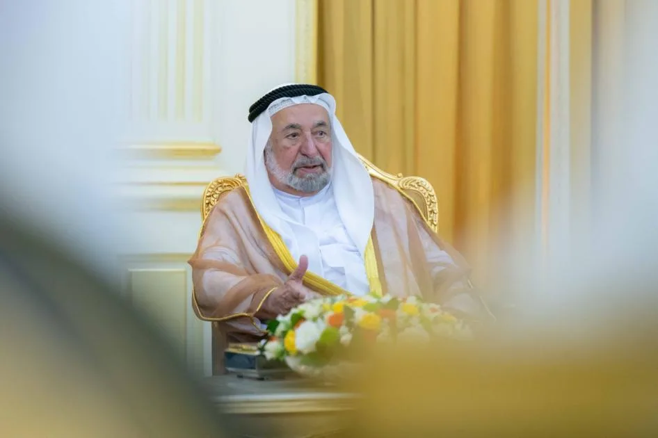 حاكم الشارقة يوافق على تخصيص 335 مليون درهم لدعم الحالات الطارئة من مستحقي السكن. حاكم الشارقة يوافق على تخصيص 335 مليون درهم لدعم الحالات الطارئة من مستحقي السكن.