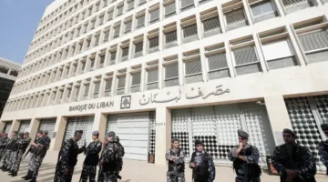 حاكم مصرف لبنان يواجه تحديات الكابيتال كونترول: إنهاء التحويلات الانتقائية وتطبيق العدالة بين المودعين.