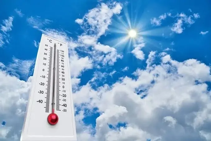 حالة الطقس ليوم الأربعاء 9 يوليو 2025: حرارة شديدة ورطوبة مرتفعة مع تحذيرات من الضباب.