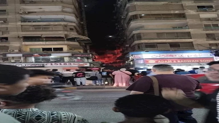 حريق في الطابق العلوي لمطعم كشري في فيصل حريق في الطابق العلوي لمطعم كشري في فيصل