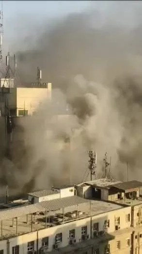 حريق في سنترال رمسيس: إخماد النيران واستعادة الاتصالات تدريجيًا.. و39 مصابًا يتلقون العلاج