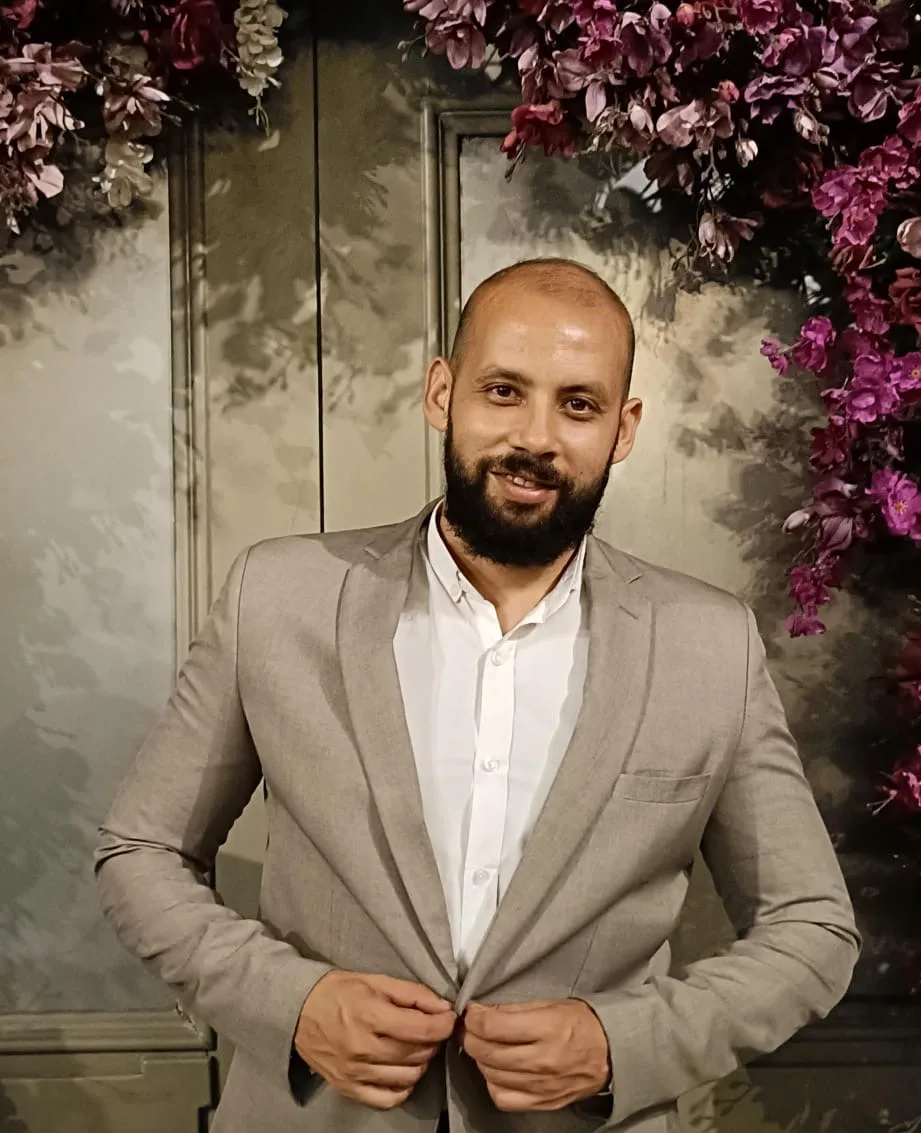 حسام الأزرق يكتب: صندوق العجائب السحري حسام الأزرق يكتب: صندوق العجائب السحري