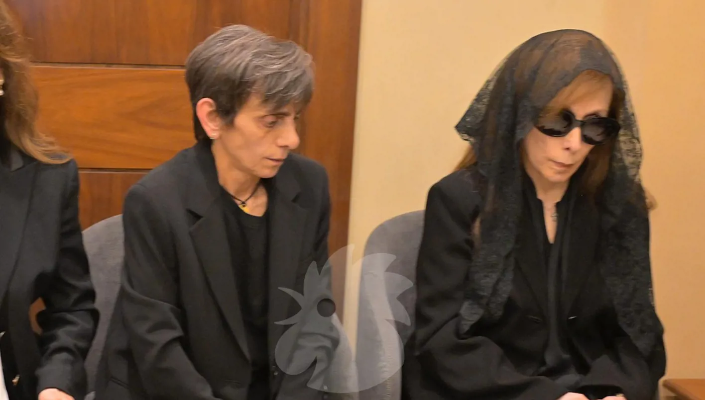 حضرة السيدة فيروز… وفود ثقافية وسياسية تعبر عن تعازيها للراحل زياد الرحباني لليوم الثاني في بكفيا (فيديو) حضرة السيدة فيروز… وفود ثقافية وسياسية تعبر عن تعازيها للراحل زياد الرحباني لليوم الثاني في بكفيا (فيديو)