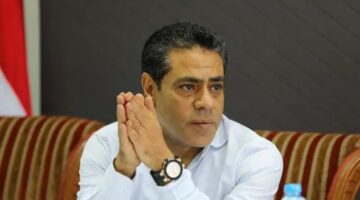 حضور أعضاء الأهلي يرافقه حزن طارق قنديل خلال صلاة الجنازة على شقيقه
