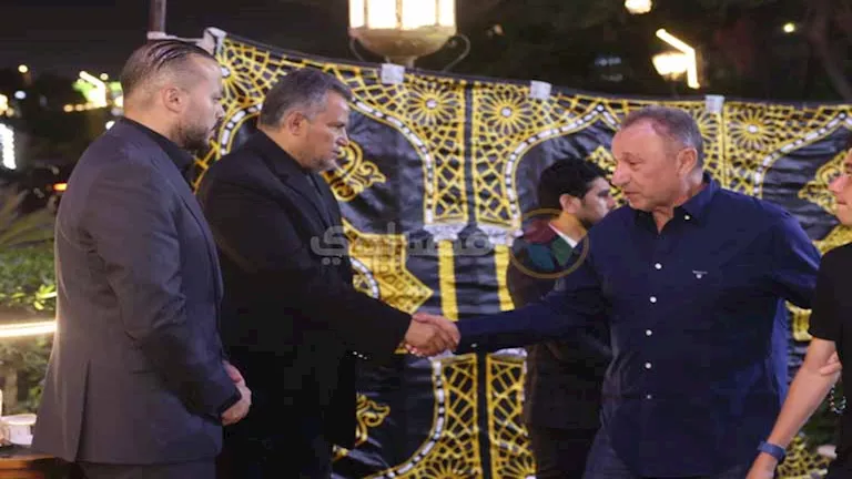 حضور الخطيب ورئيس الاتحاد الدولي لكرة اليد: 15 صورة من عزاء عمة عضو مجلس الإدارة حضور الخطيب ورئيس الاتحاد الدولي لكرة اليد: 15 صورة من عزاء عمة عضو مجلس الإدارة