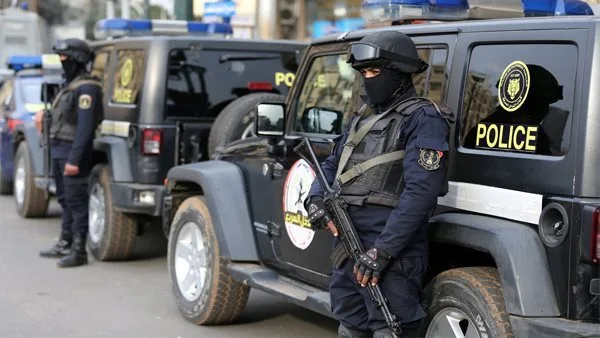 حظر تداول ملايين العملات خارج السوق الرسمية في ضربة قاسية للمتاجرين