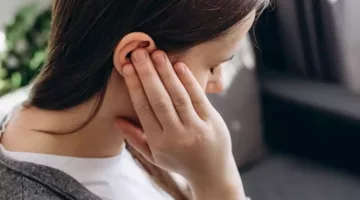 حكة الأذن: الأسباب وسبل العلاج المتاحة