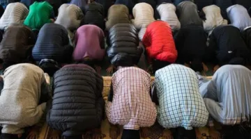 حكم تلاوة آيات ختام سورة البقرة وسورة الحشر أثناء الصلاة