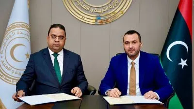 حكومة الدبيبة: إعادة توزيع حوالي 12 ألف موظف بين وزارتي التعليم والصحة