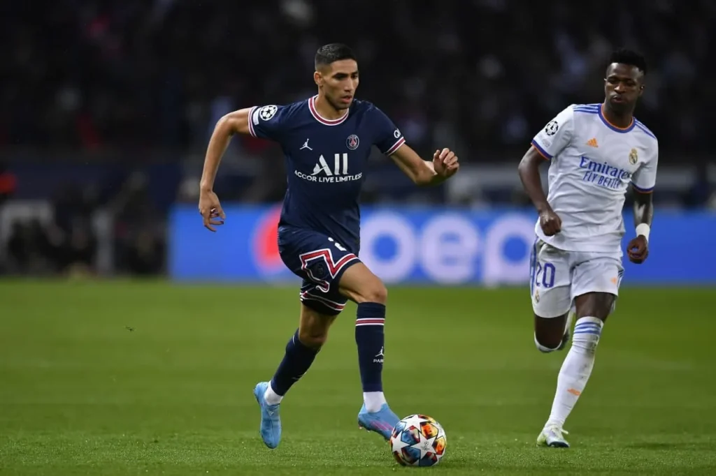 حكيمي يسجل إنجازاً تاريخياً كأول مدافع يسهم بعدد قياسي في موسم واحد ضد ريال مدريد حكيمي يسجل إنجازاً تاريخياً كأول مدافع يسهم بعدد قياسي في موسم واحد ضد ريال مدريد
