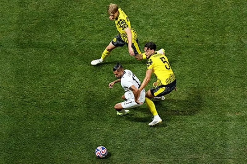 حلمٌ قد انقضى.. ردود فعل الصحف المكسيكية على هزيمة مونتيري أمام بروسيا دورتموند