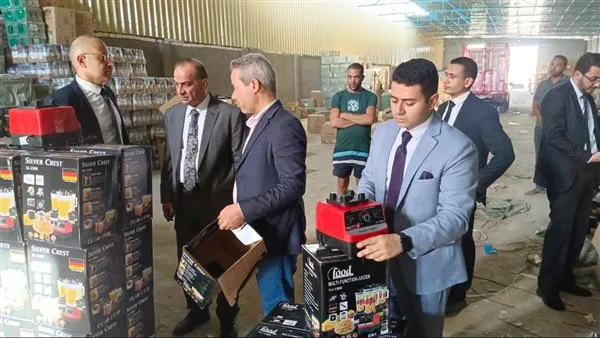 حماية المستهلك تضبط 3000 جهاز كهربائي مُعاد تصنيعه في مخزن بالقليوبية