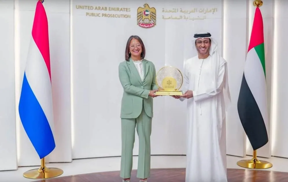 حمد الشامسي يتحدث عن التعاون مع النائب العام الهولندي حمد الشامسي يتحدث عن التعاون مع النائب العام الهولندي