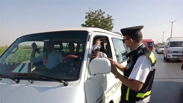 حملات تفتيشية لرصد المخالفات المرورية في شوارع وميادين القاهرة والجيزة حملات تفتيشية لرصد المخالفات المرورية في شوارع وميادين القاهرة والجيزة