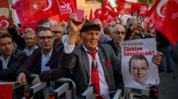 حملة لقمع المعارضة في تركيا… وأردوغان يواجه مصير مبارك المحتمل