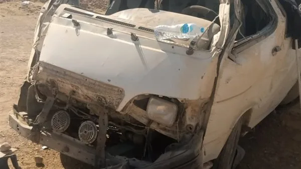 حوادث انقلاب ميكروباص على طريق أبو سمبل السياحي تُصيب 8 أشخاص