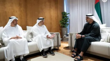 خالد بن محمد يجتمع مع فريق الإمارات في قمة مجموعة “بريكس”