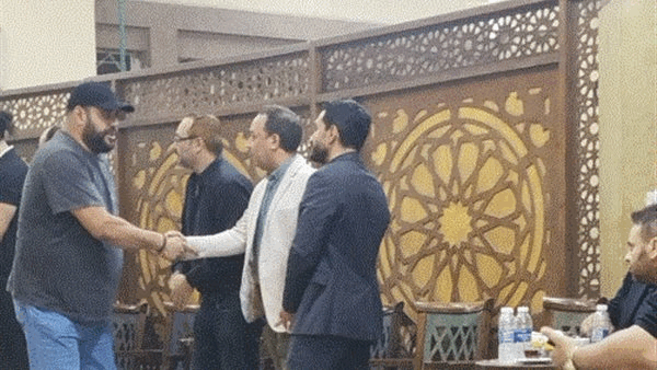 خالد جلال يتلقى واجب العزاء في شقيقه الراحل.. وحضور ملحوظ من الشخصيات الفنية في الحامدية الشاذلية