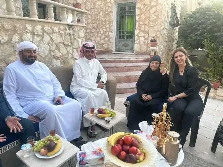 خالد عبد الرحمن يلتقي سيدة أردنية مسنّة معجبة بغنائه