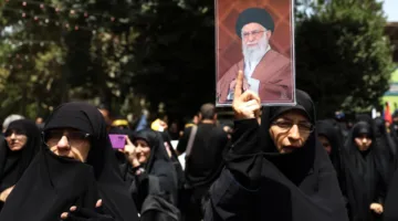 خامنئي: نمتلك القدرة على استهداف المواقع الحساسة الأمريكية في المنطقة