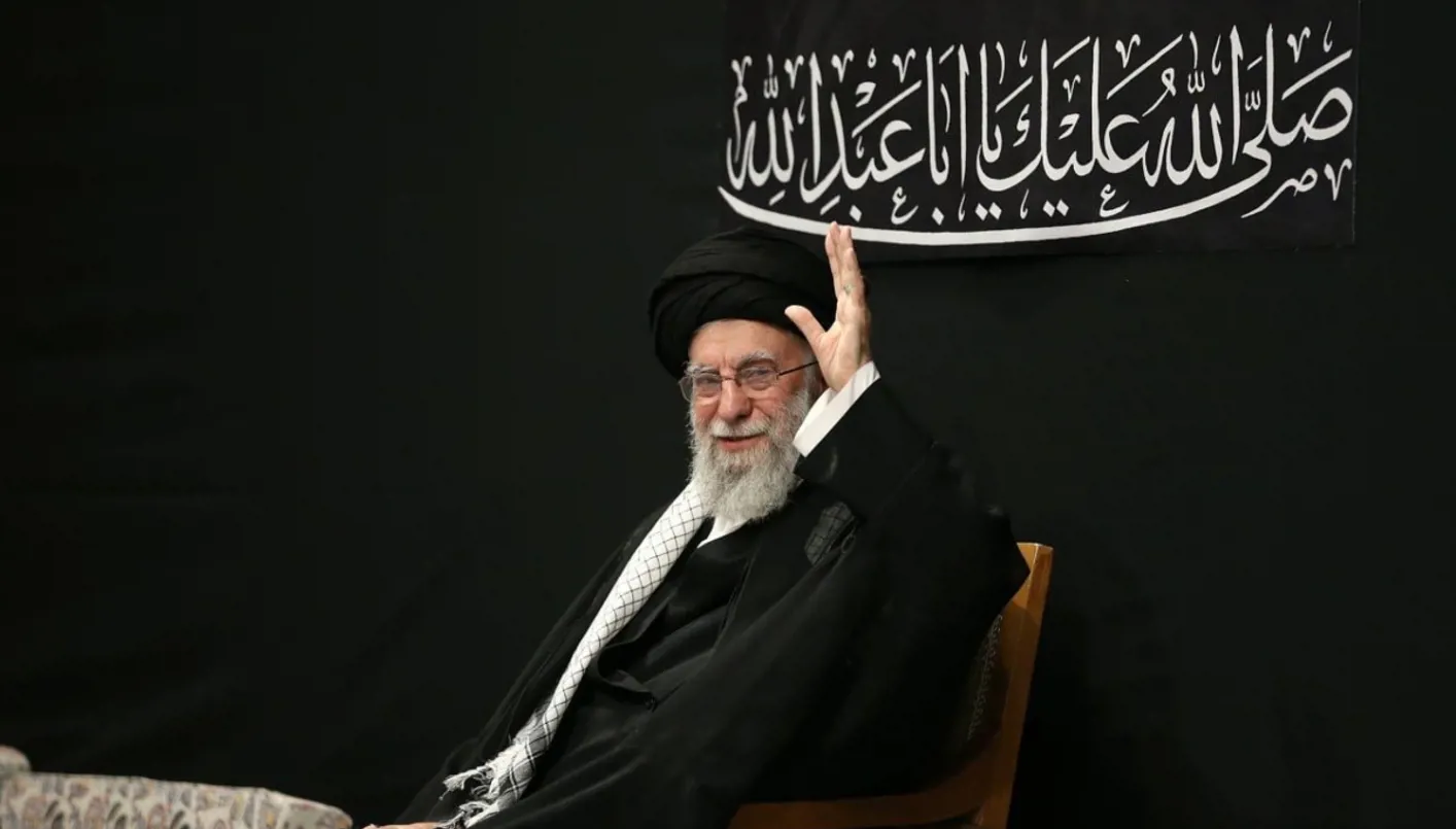 خامنئي يظهر للعلن للمرة الأولى منذ النزاع مع إسرائيل (فيديو وصور) خامنئي يظهر للعلن للمرة الأولى منذ النزاع مع إسرائيل (فيديو وصور)