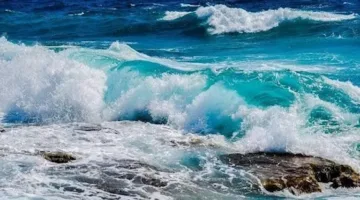 خبير بحري يوضح حقيقة حدوث “تسونامي” في البحر المتوسط