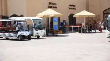 خدمات نقل مجانية لزوار حديقة الحيوانات في العين