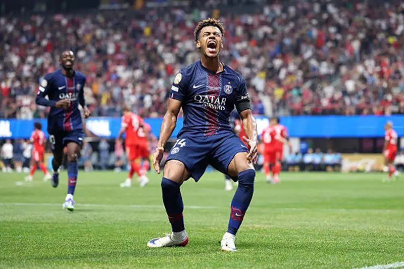 خطأ من كين ونوير يتيح لدوي تسجيل أهدافه الأولى في كأس العالم للأندية خطأ من كين ونوير يتيح لدوي تسجيل أهدافه الأولى في كأس العالم للأندية