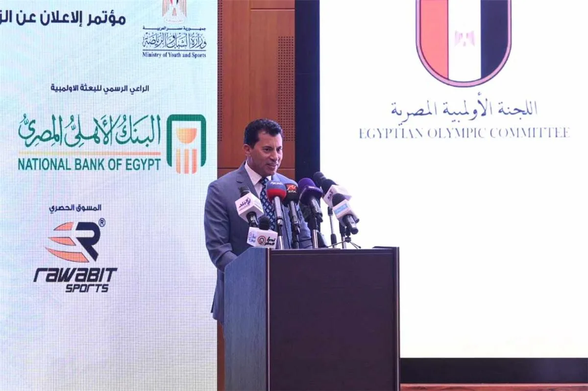 خطوة جديدة من وزير الرياضة بشأن حالة حسن شحاتة الصحية