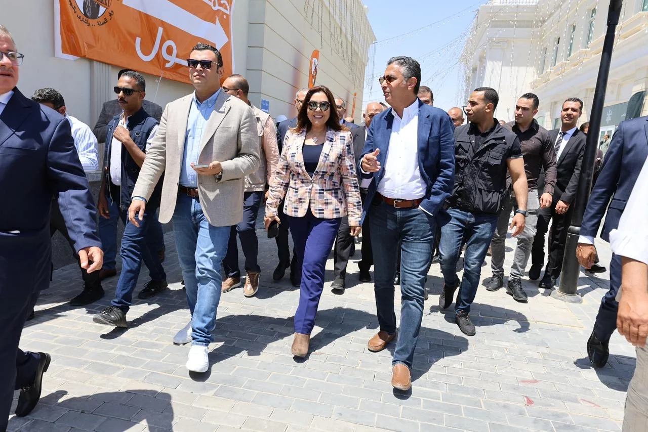 خمسة وزراء يزورون المدينة التراثية بالعلمين الجديدة: تقييم إيجابي للمعالم الحضارية ونسب الإنجاز