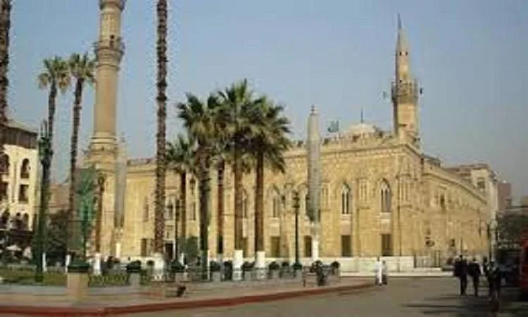 د. غنايم: لا بأس بزيارة مساجد آل البيت، لكنها لا تضاعف أجر الصلاة.