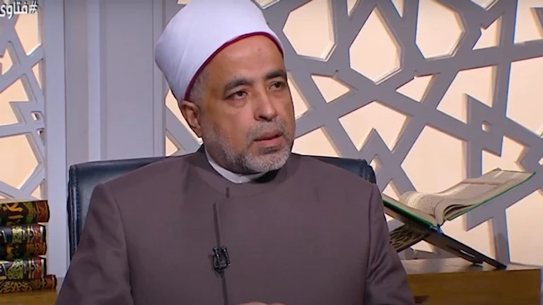 دار الإفتاء تفسر موقف تغطية القدمين أثناء صلاة المرأة