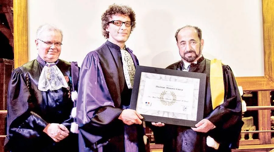 دارة سلطان تخلد حصوله على درجة الدكتوراه من جامعة باريس دارة سلطان تخلد حصوله على درجة الدكتوراه من جامعة باريس