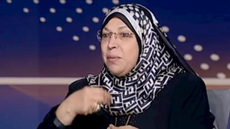 داعية توضح أماكن الدعاء في الصلاة: عدم جواز إطالة الإمام أثناء السجود داعية توضح أماكن الدعاء في الصلاة: عدم جواز إطالة الإمام أثناء السجود