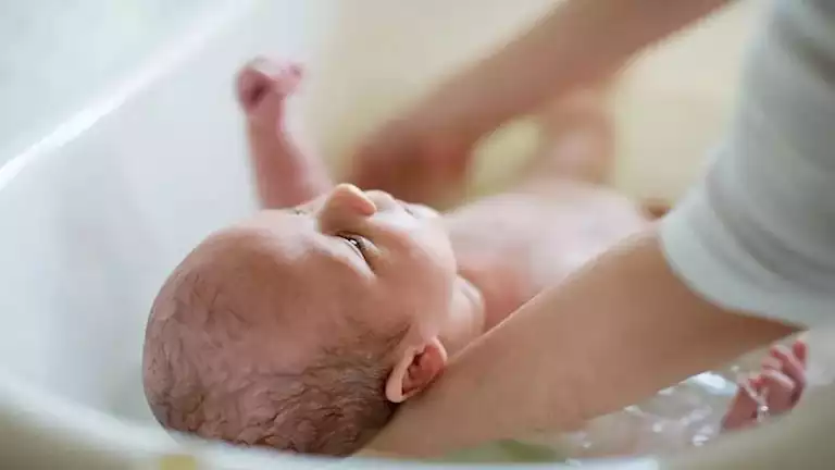 دراسة تفيد: الأطفال الذين يولدون في أواخر العام يواجهون مخاطر أكبر للصحة ال…