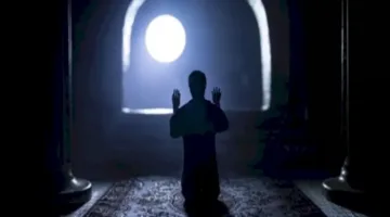 دعاء في عمق الليل: اللهم اجعلني في كنف رحمتك وداوِ قلبي برؤيتك ولطفك.