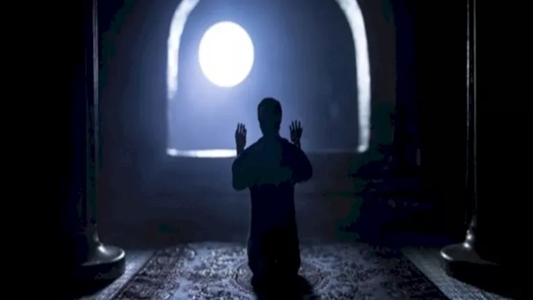دعاء في عمق الليل: اللهم اجعلني في كنف رحمتك وداوِ قلبي برؤيتك ولطفك. دعاء في عمق الليل: اللهم اجعلني في كنف رحمتك وداوِ قلبي برؤيتك ولطفك.