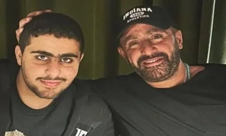 “دعامة حياتي” نجل أحمد السقا يؤازره